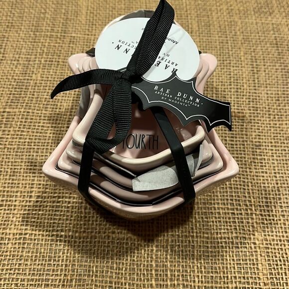 NWT Rae Dunn ghost shaped measuring cups - Picture 1 of 4